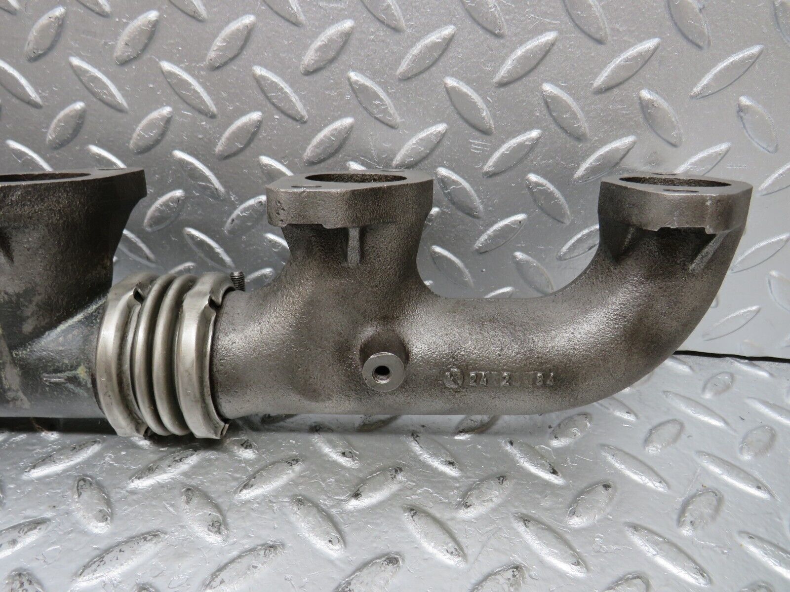 33112 Mercedes-Benz W126 380 V8 Exhaust Manifold Right 1161422402 1161420602