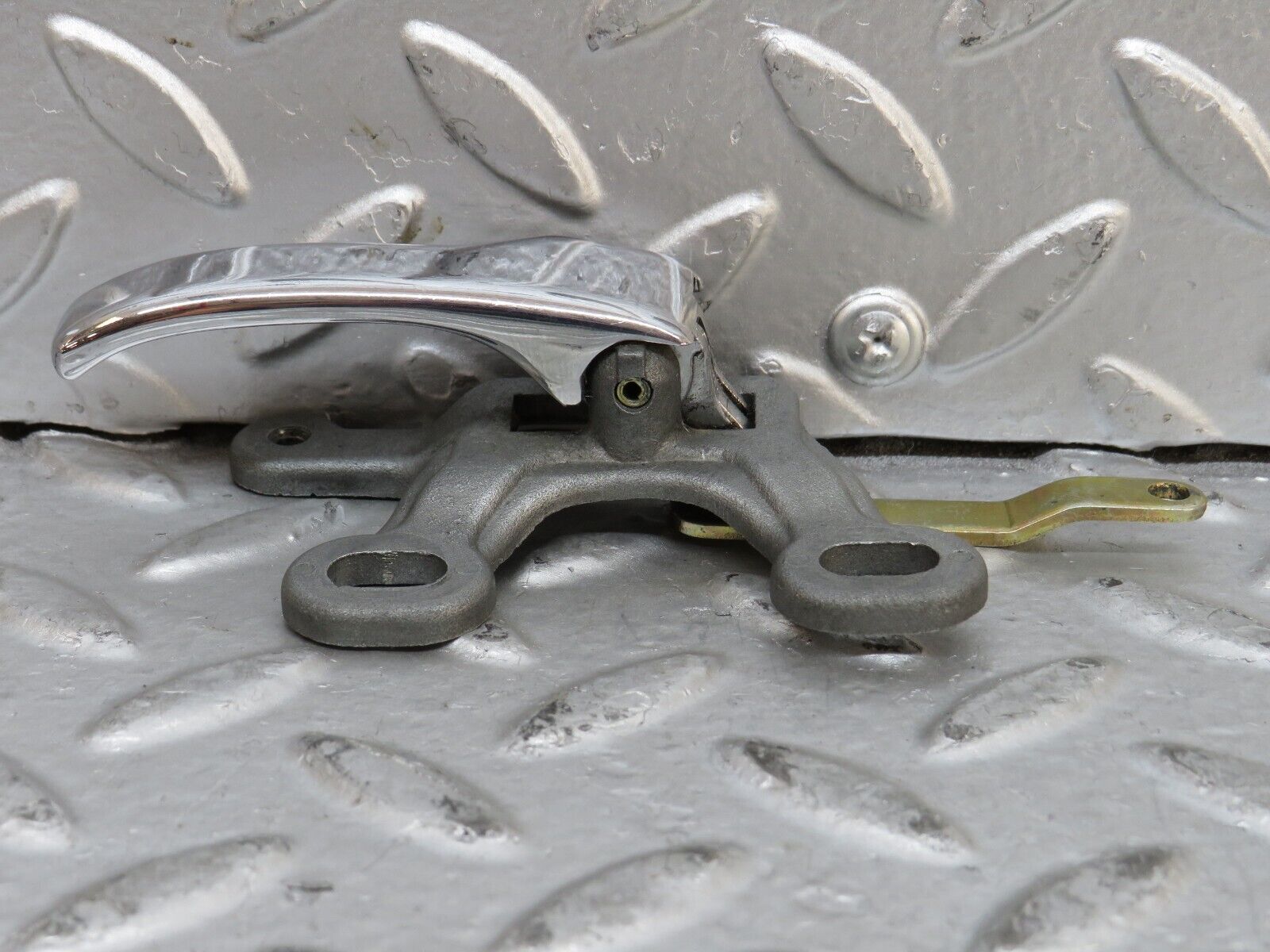 28283 Mercedes-Benz S123 240D Wagon Front Right Interior Door Handle