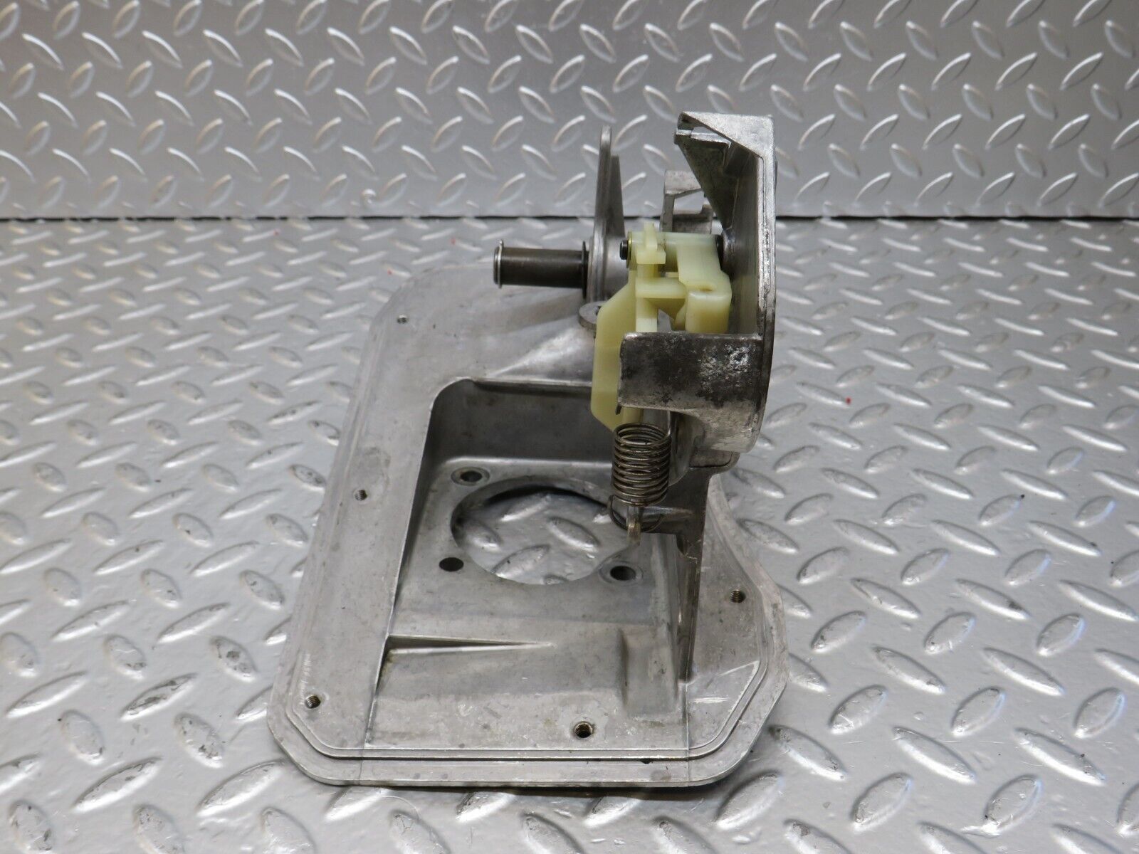 24735 Mercedes-Benz W140 S320 Brake Pedal Bracket 1402902819