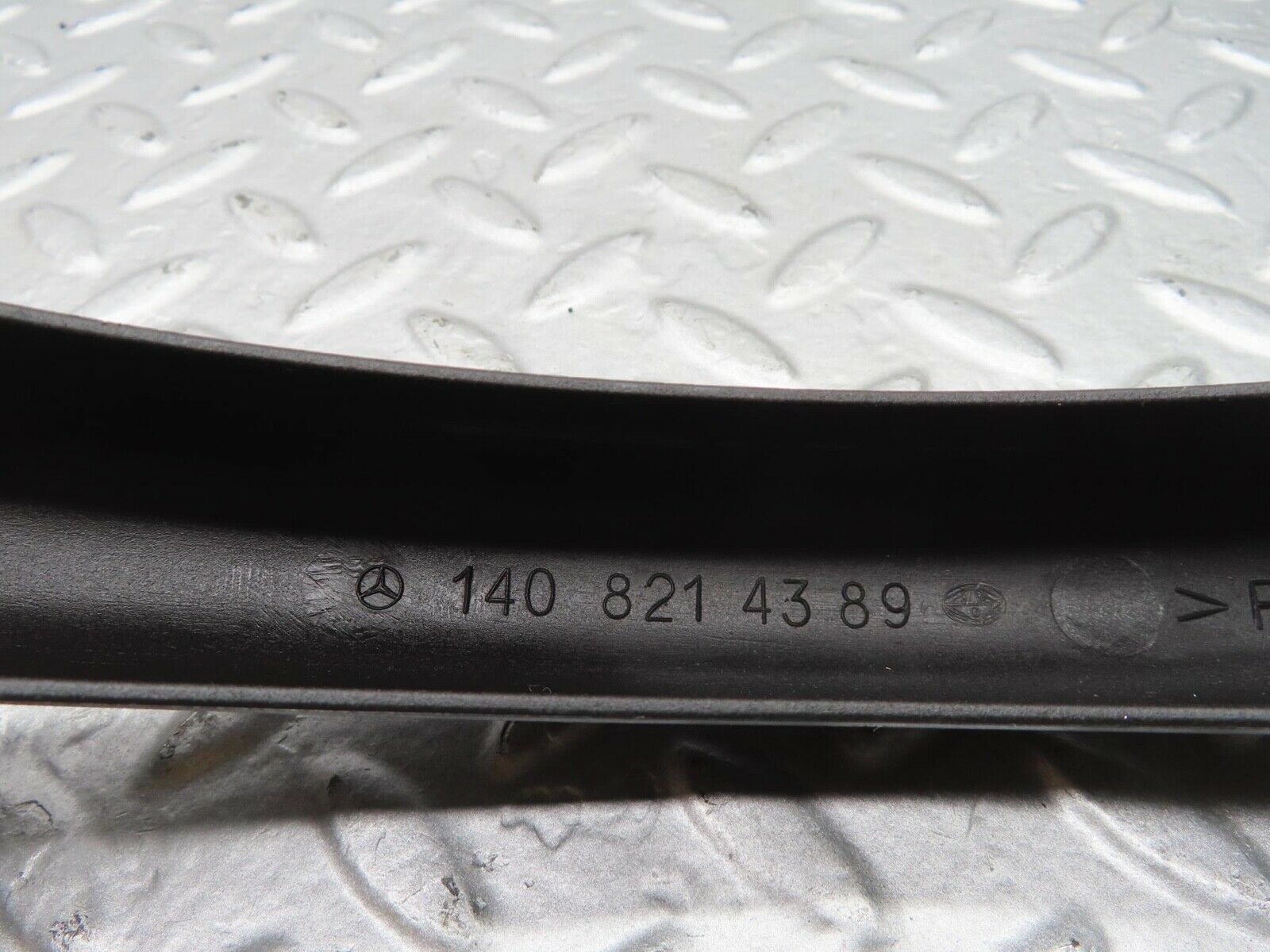 14868 Mercedes-Benz W140 S320 Boot Hinge Plastic Cover Left Side 1408214389