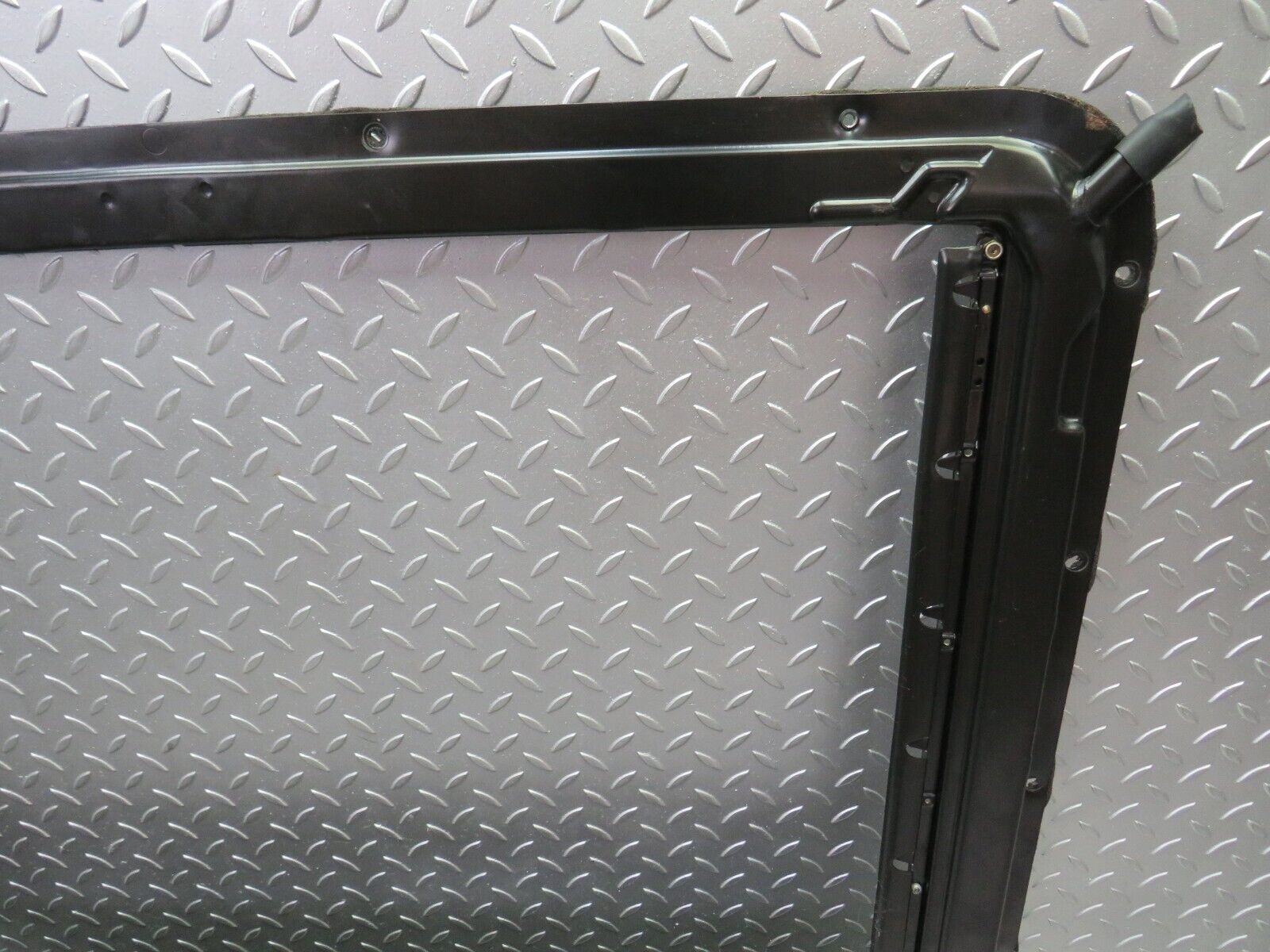 26622 Mercedes-Benz C124 220CE Coupe Power Sunroof Frame