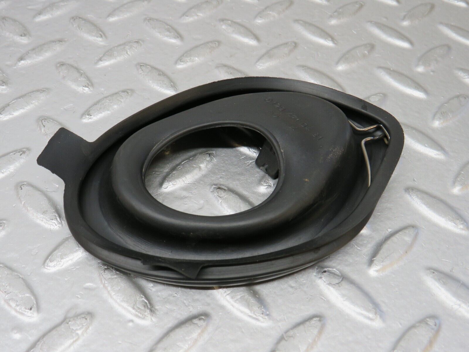 38455 Mercedes-Benz R129 280SL Coupe Fuel Tank Rubber Seal Set 1294710381 1294710481