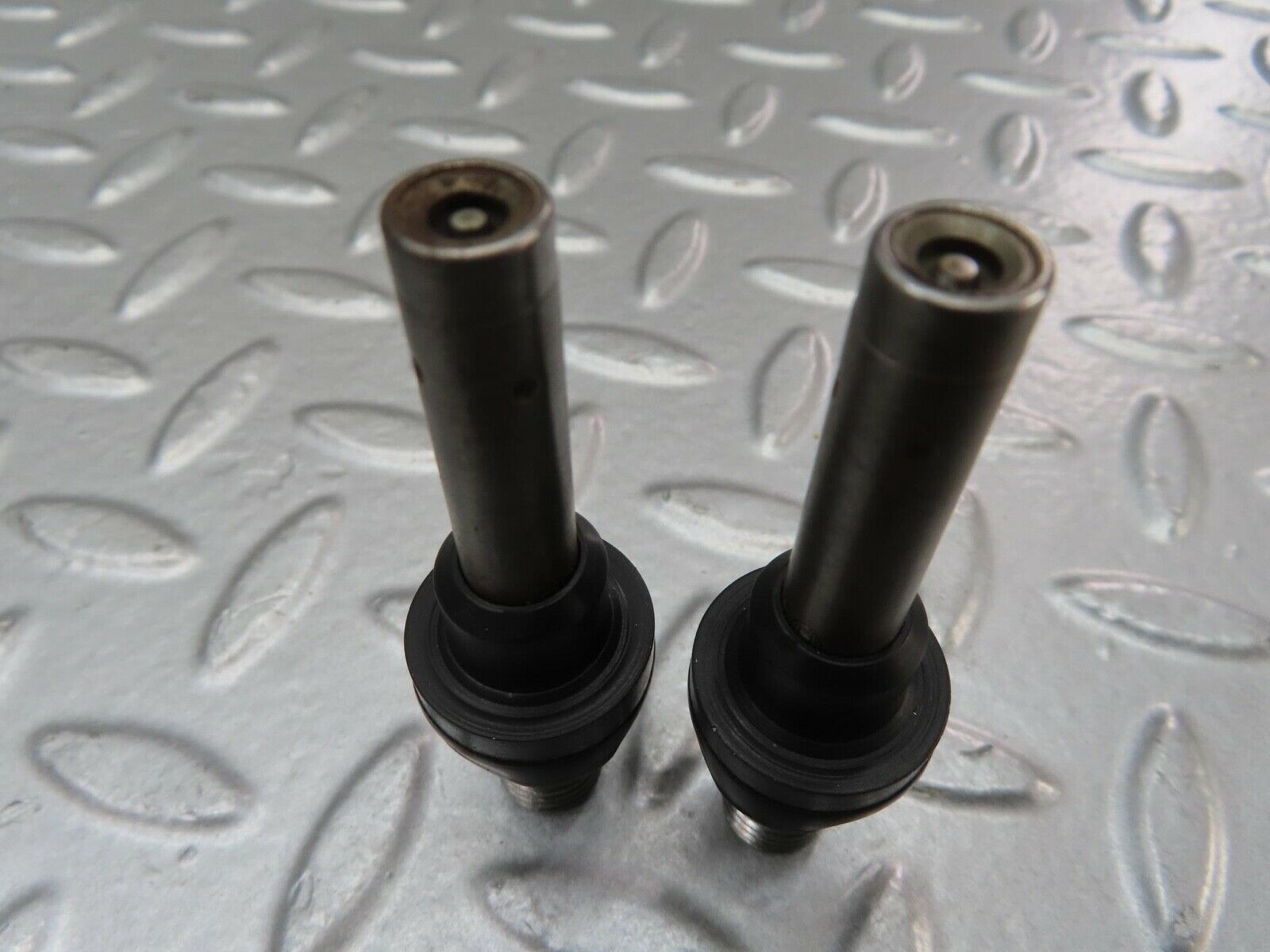 15330 Mercedes-Benz W123 230E 2x Fuel Injectors Bosch 0437502010