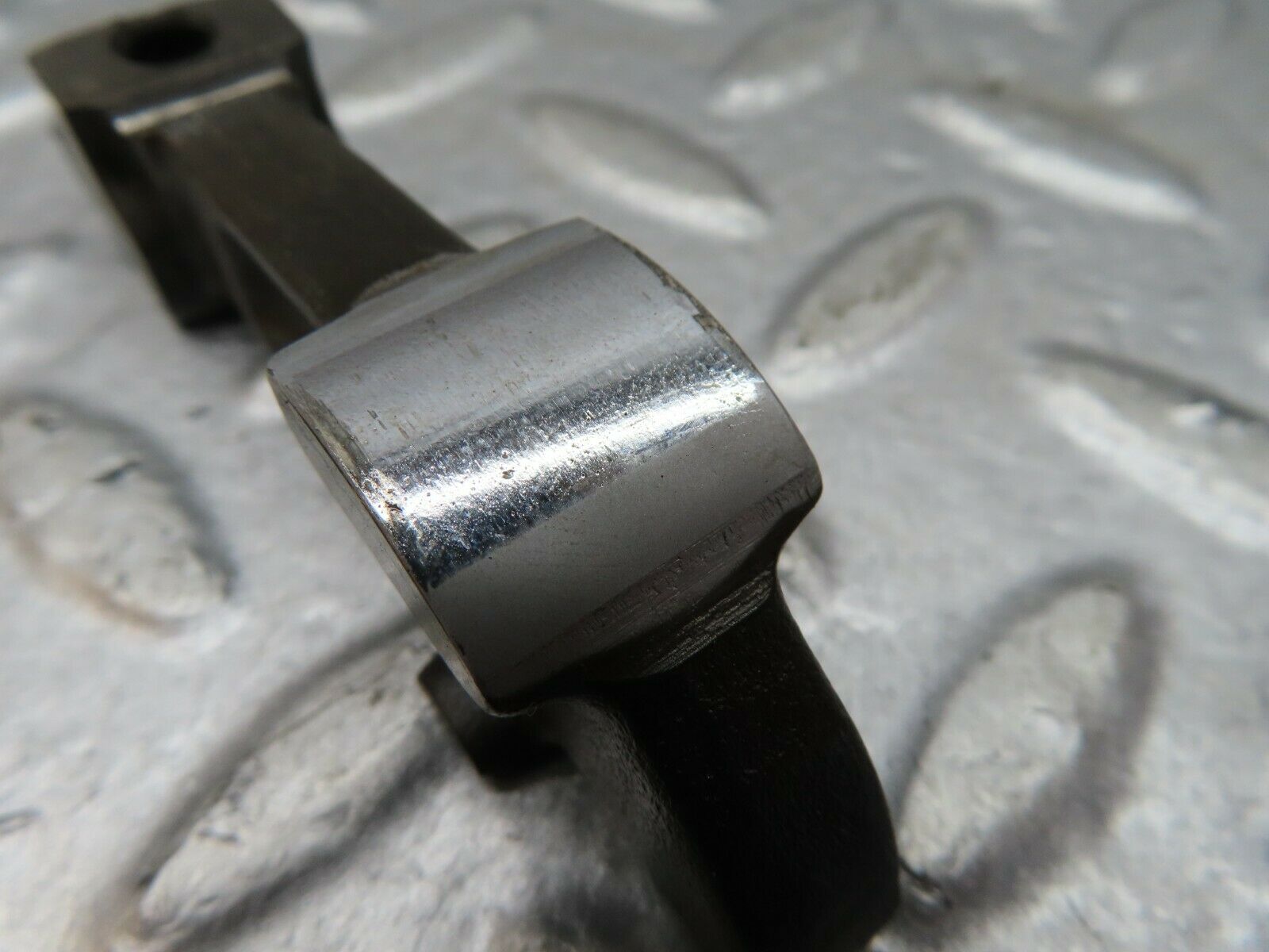 18064 Mercedes-Benz W123 200 Valve Rocker Arm With Retaining Spring