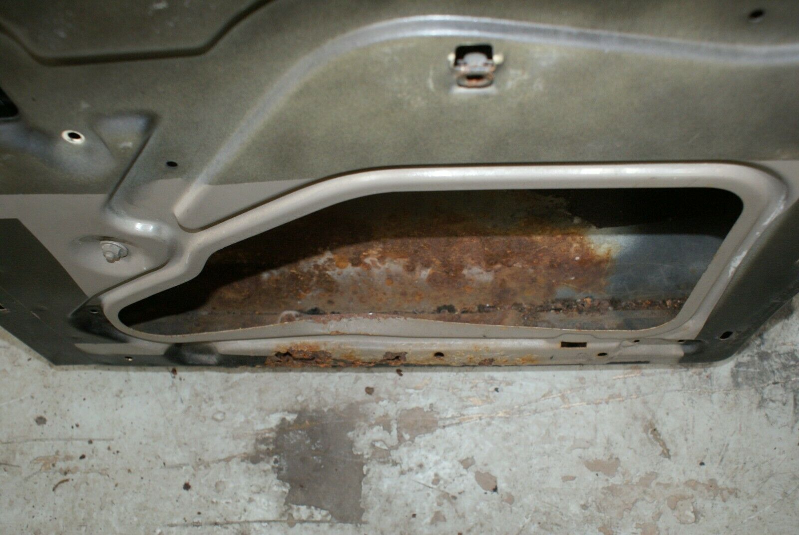 3240 Mercedes-Benz W115 220D Rear Right Door