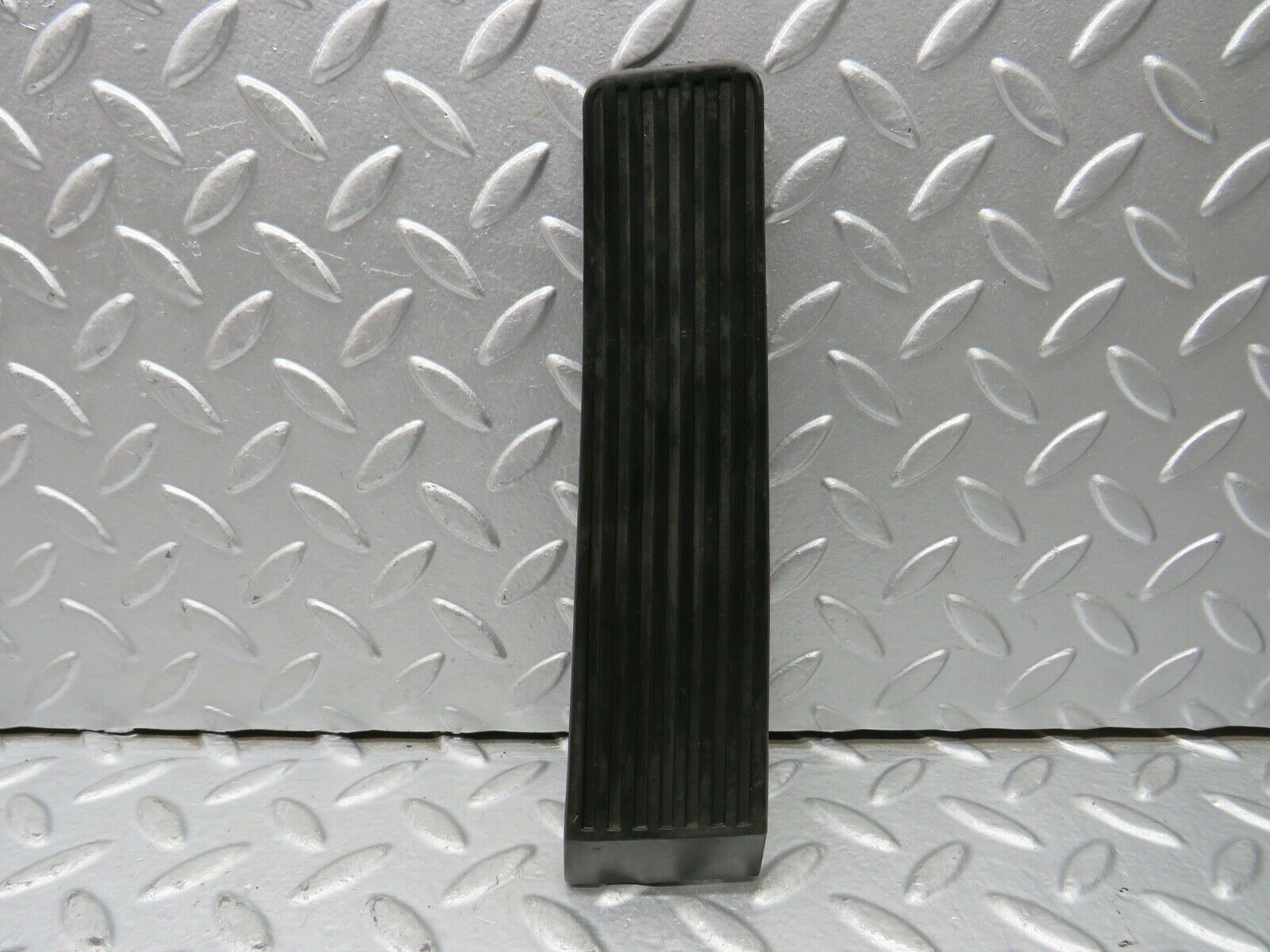 21848 Mercedes-Benz W123 Accelerator Pedal Rubber 1233010082