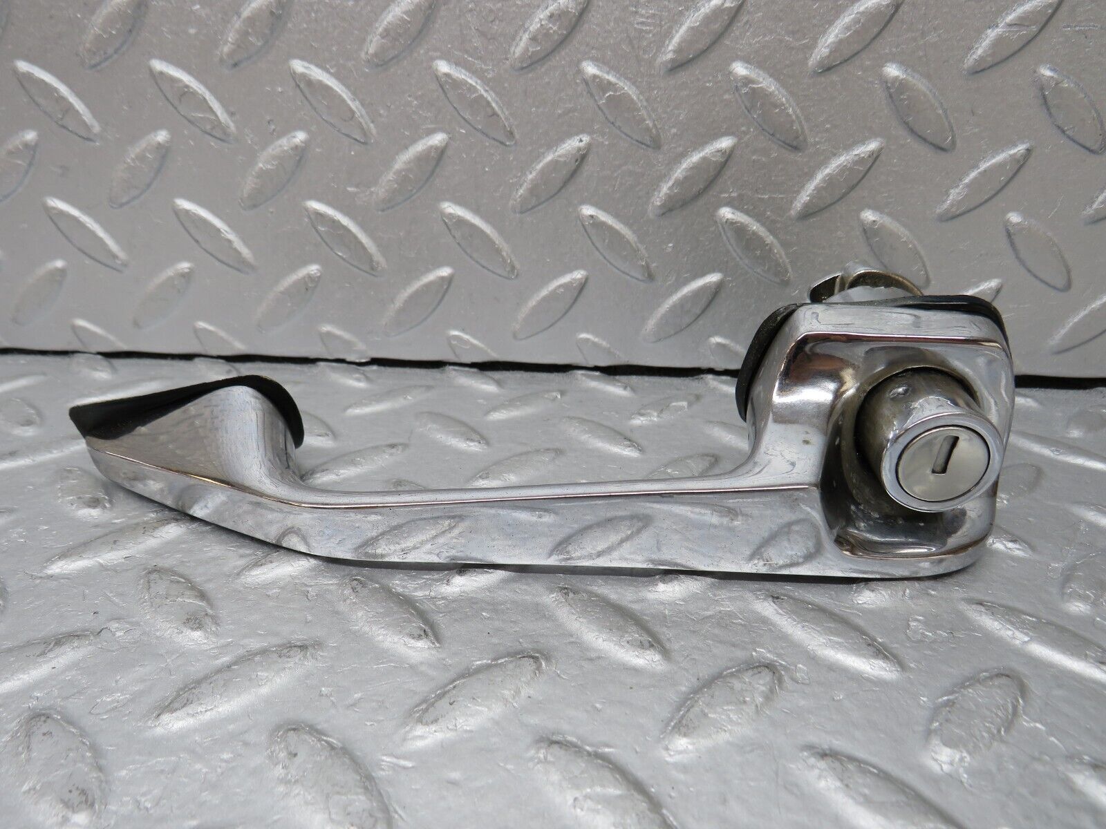 35817 Mercedes-Benz W108 Front Right Chrome Door Handle No Key 1087660801