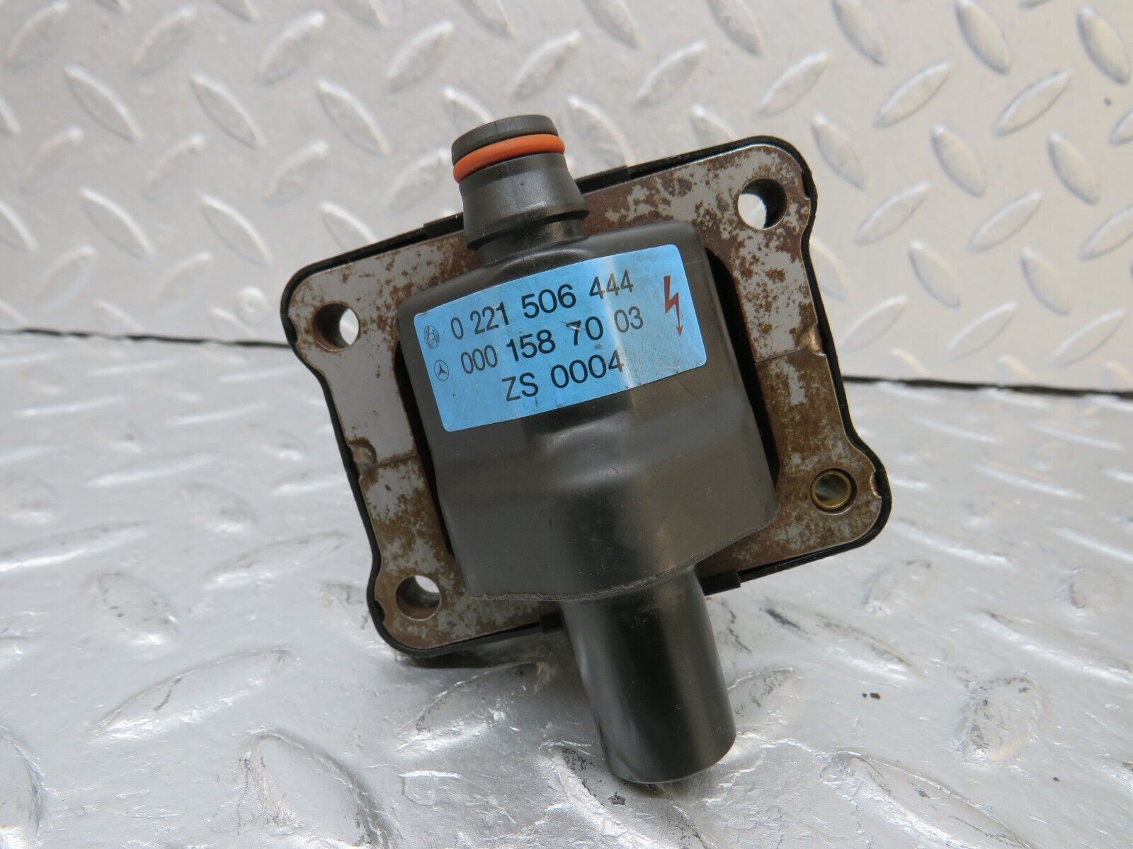 38080 Mercedes-Benz A124 320E Cabriolet Ignition Coil 0221506444 0001587003