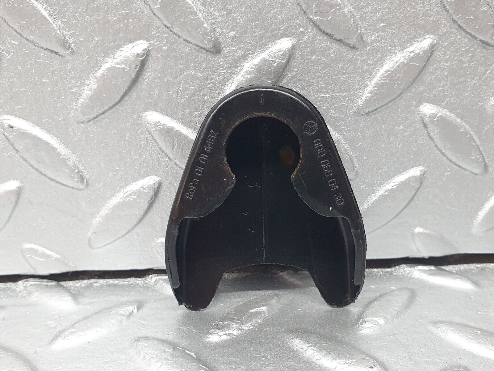 40768 Mercedes-Benz W123 300D Seat Belt Plastic Cap 0008680430