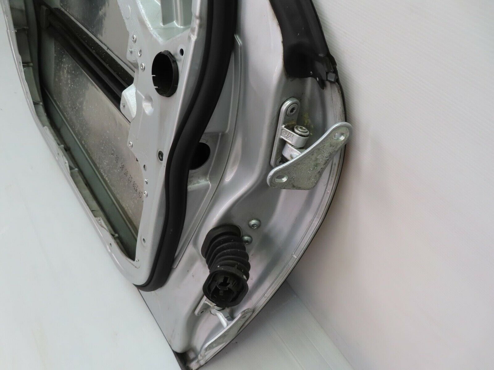 11243 Mercedes-Benz W221 S320 Front Left Door