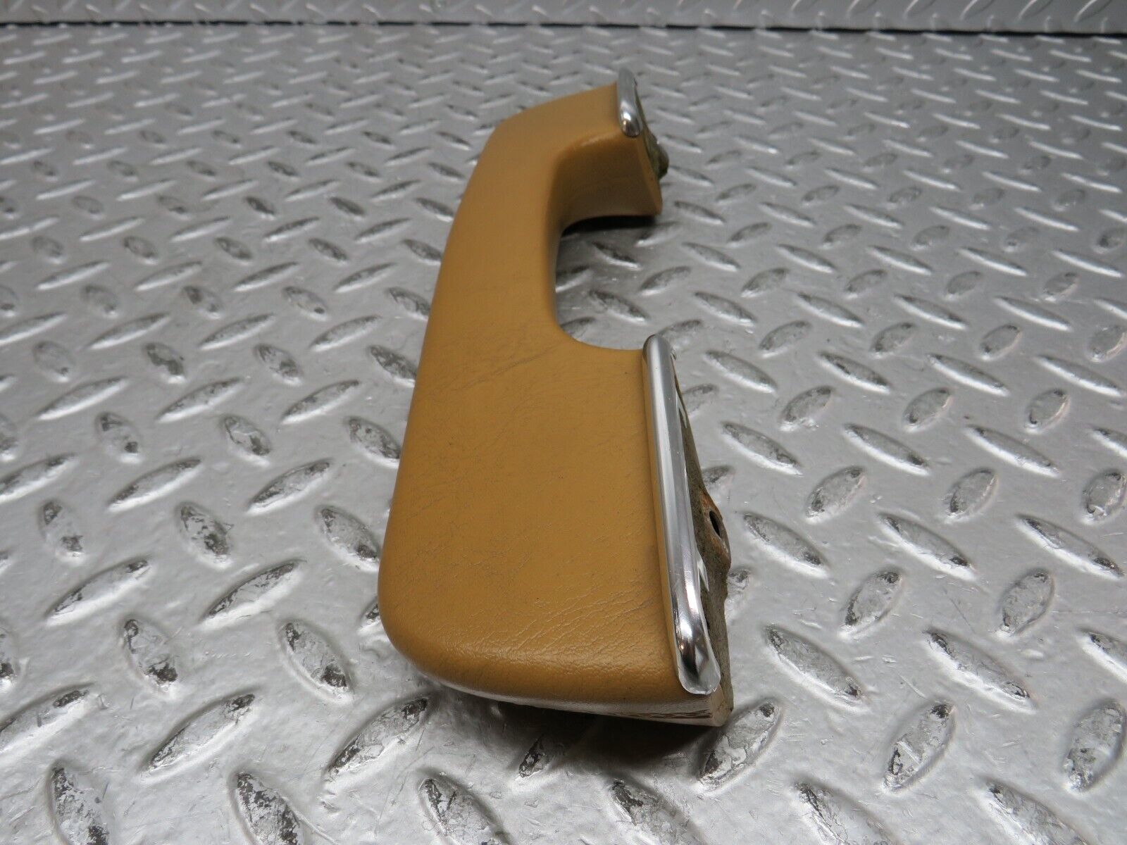 28601 Mercedes-Benz W123 280E Right Interior Door Handle Palomino 1239702001