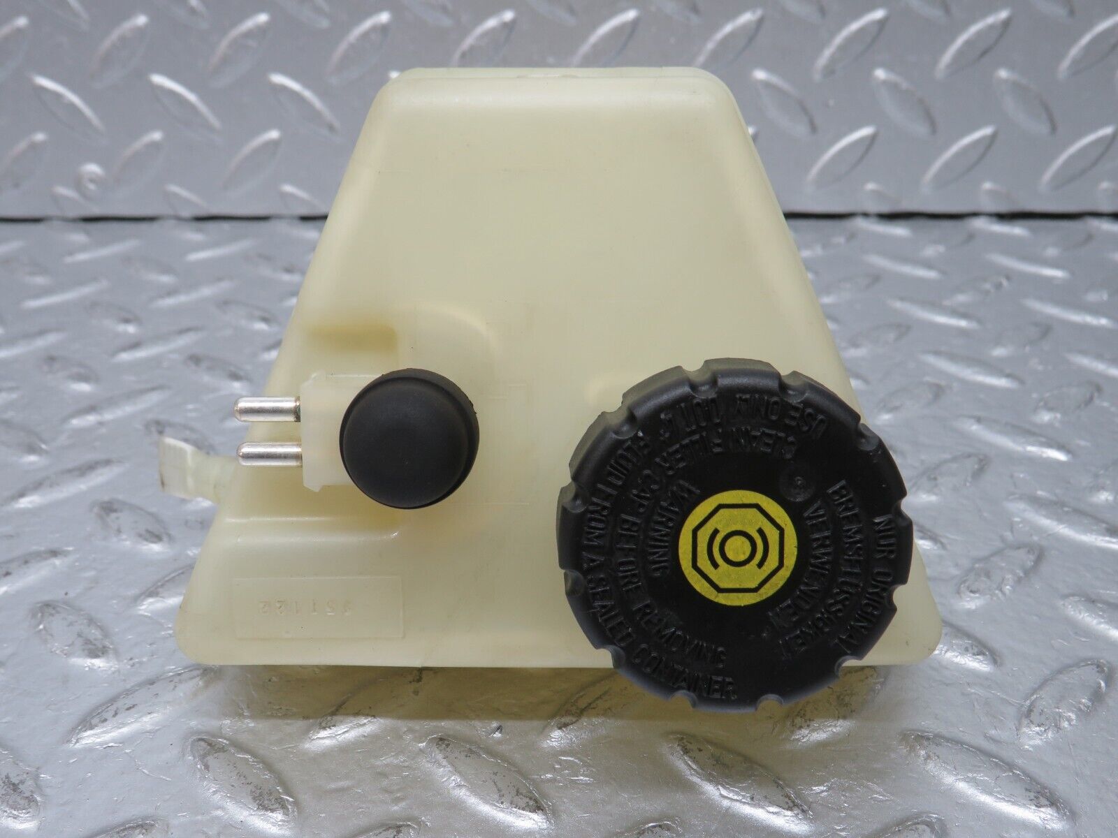 33288 Mercedes-Benz W202 C180 Brake Fluid Reservoir Tank 2024300002