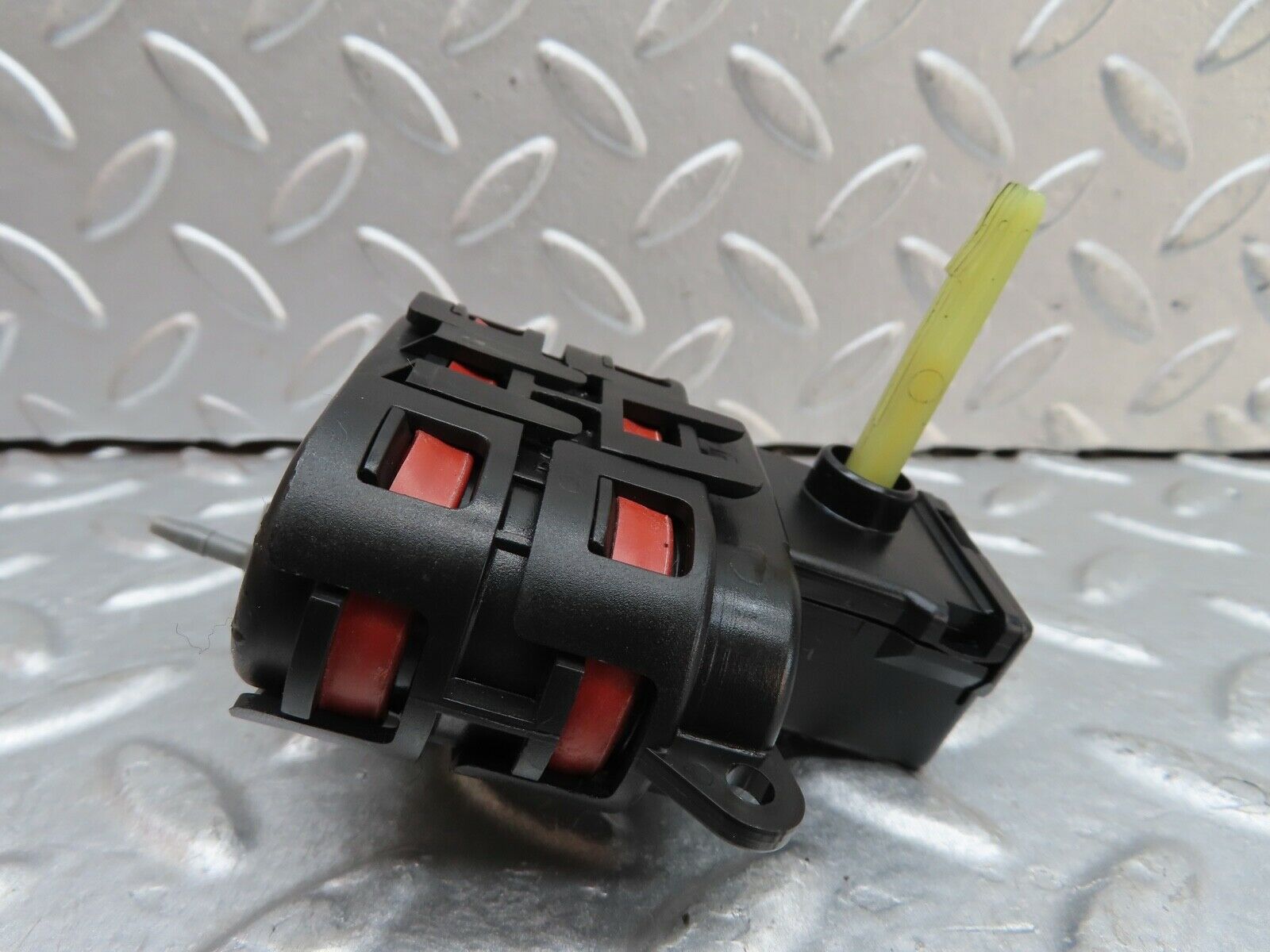 19369 Mercedes-Benz C140 CL420 Coupe Heater Box Vacuum Actuator 9062700302