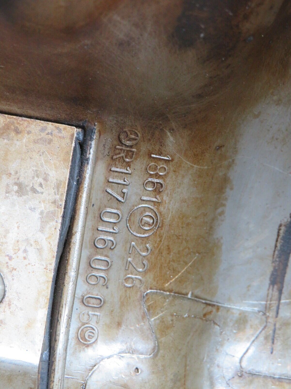 37167 Mercedes-Benz C126 420SEC Coupe Cylinder Head Valve Cover Left 1170160605