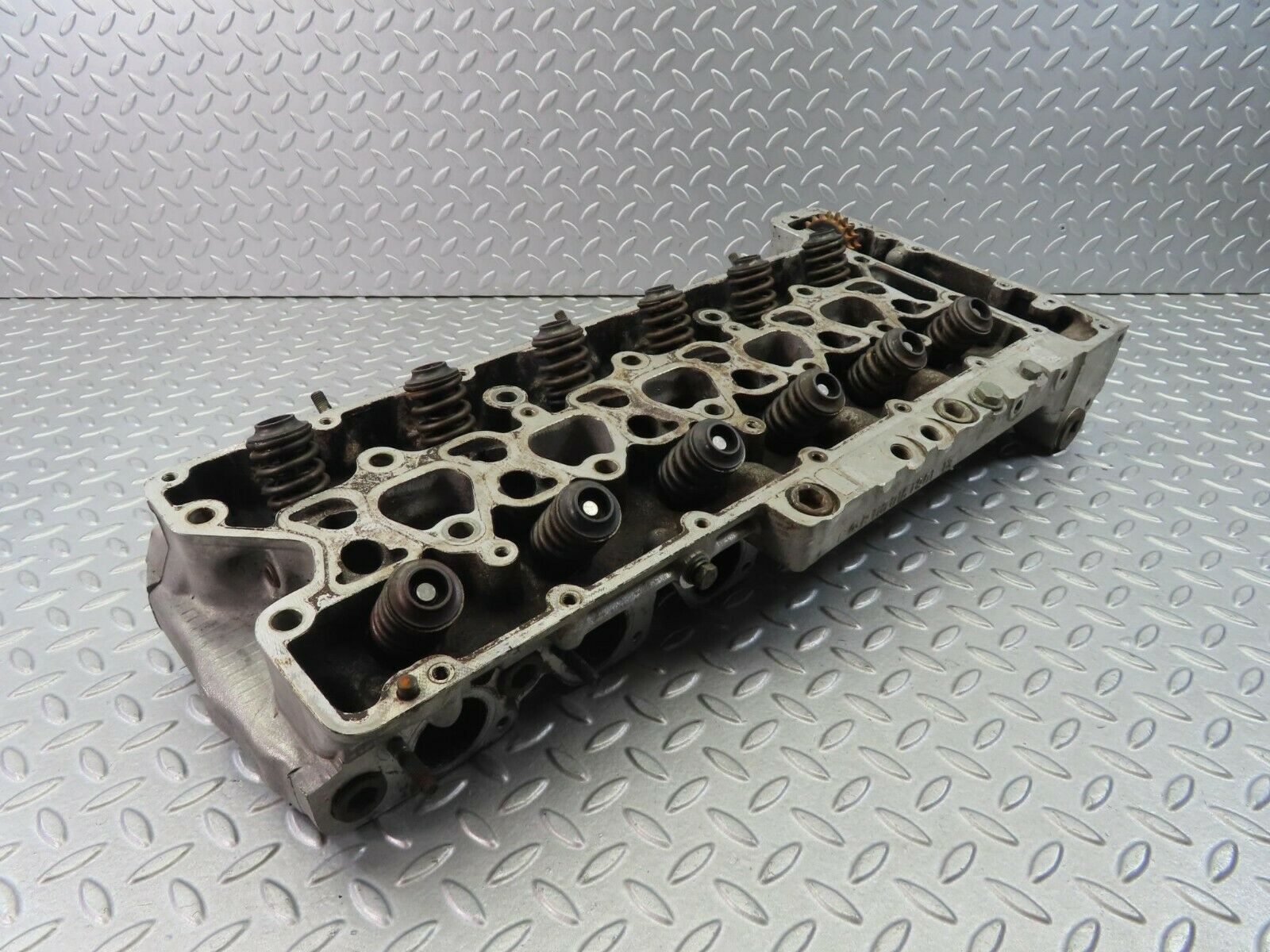 8556 Mercedes-Benz W126 Cylinder Head 1100161901