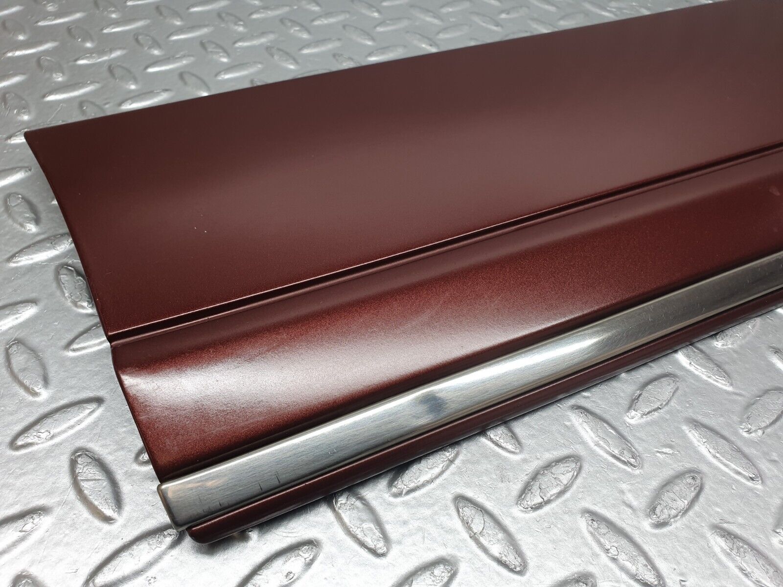 40911 Mercedes-Benz W126 300SE Front Left Door Moulding Trim 1266903740