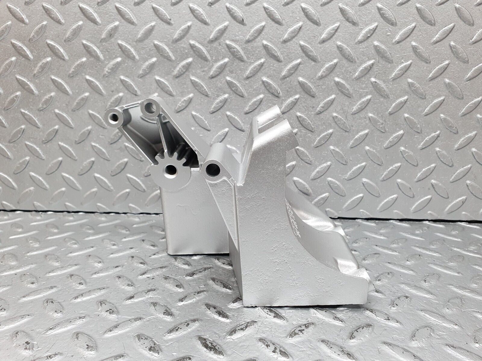 41213 Mercedes-Benz W126 300SE Power Steering Pump Bracket 1264660641