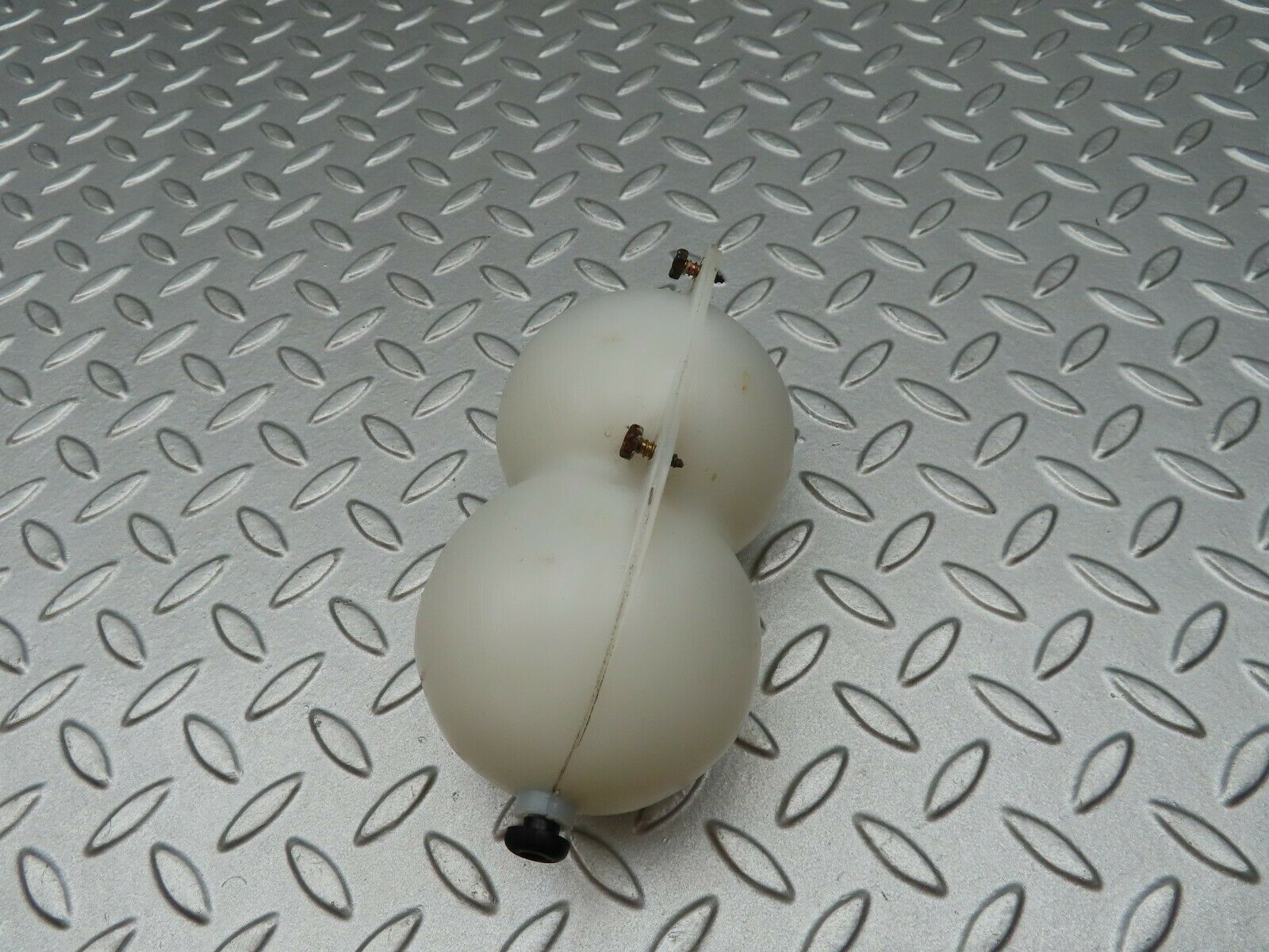 3762 Mercedes-Benz S123 200T Wagon Vacuum Reservoir