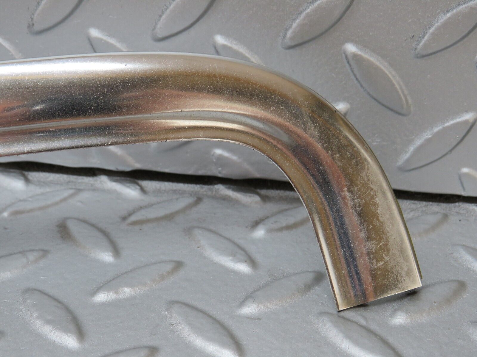 36311 Mercedes-Benz W126 420SE Front Windscreen Top Chrome Frame Trim