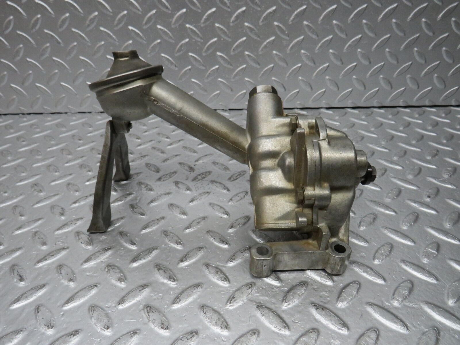 32711 Mercedes-Benz S124 300TE Wagon Oil Pump 6031810320 1031810001