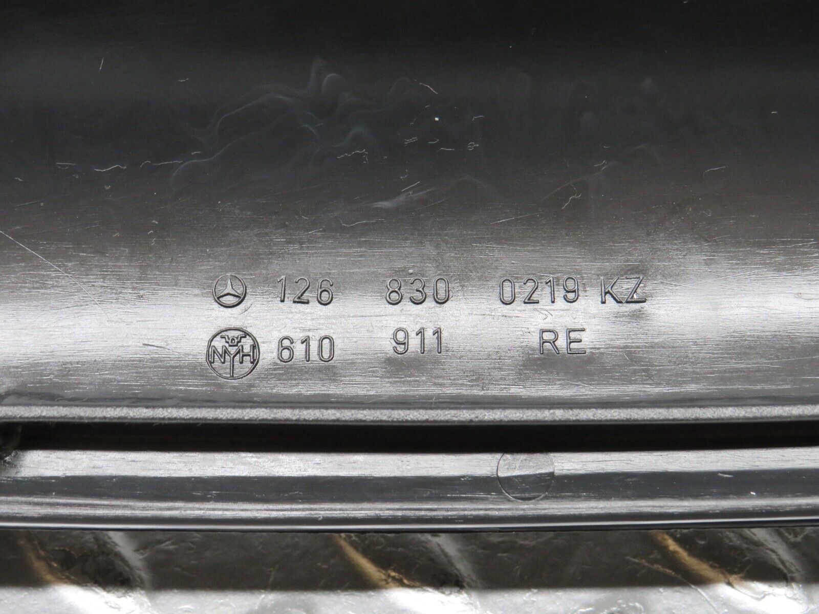 34437 Mercedes-Benz C126 380SEC Coupe Dashboard Air Vent Duct Pair 1268300219