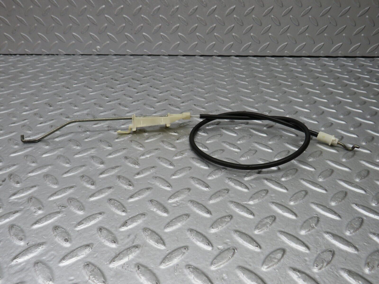 36867 Mercedes-Benz C126 420SEC Coupe Door Lock Cable