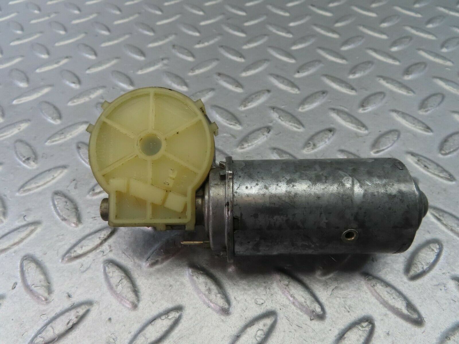 9246 Mercedes-Benz C124 300CE Coupe Seat Belt Presenter Motor Left 0390206695