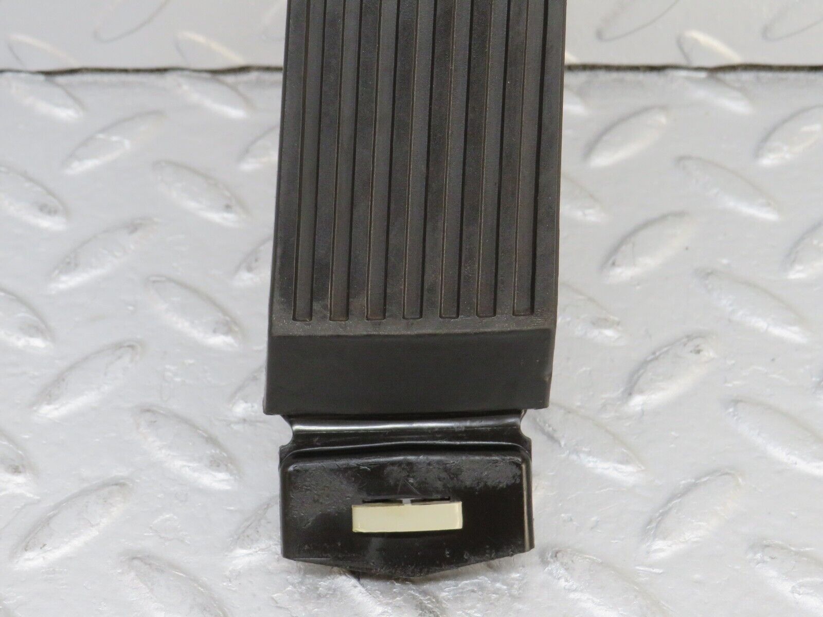 36568 Mercedes-Benz W201 190E 2.0L Accelerator Pedal & Rubber 1263000504 1233010082