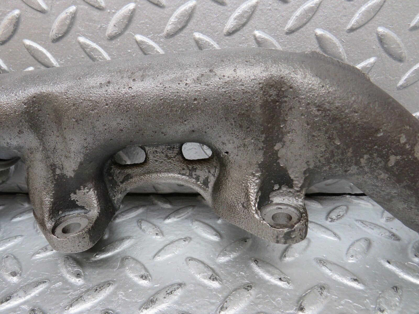 33117 Mercedes-Benz W126 380 V8 Exhaust Manifold Left 1161422302 1161422902