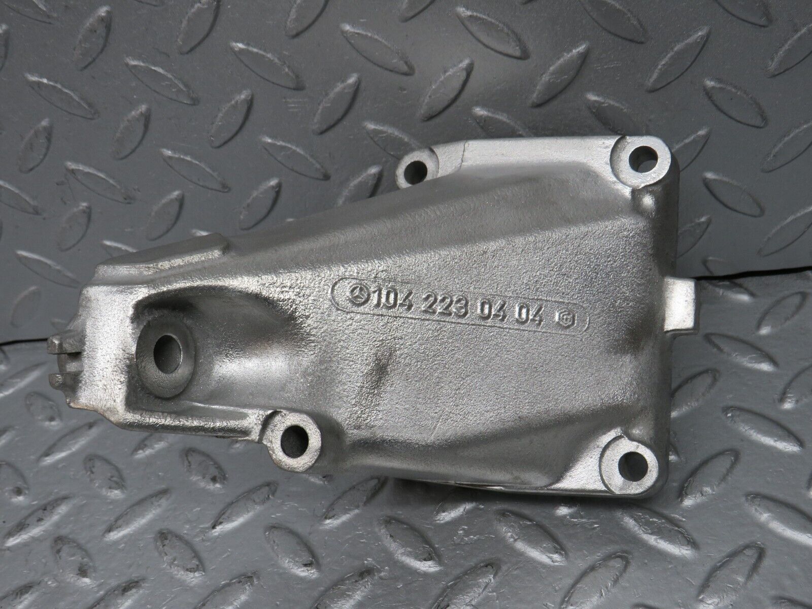 38626 Mercedes-Benz R129 280SL Coupe Engine Mount Bracket Left Side 1042230404