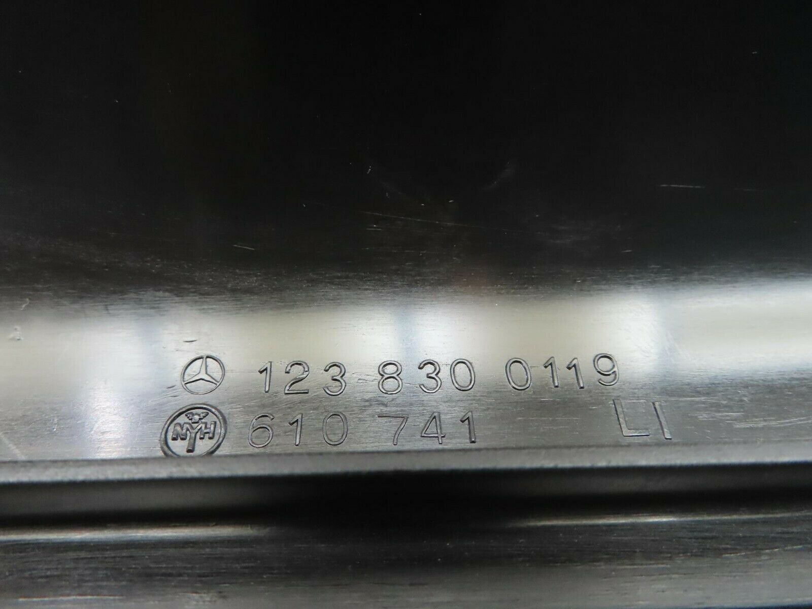 9986 Mercedes-Benz C123 230CE Coupe Air Duct Vent Left Side 1238300119