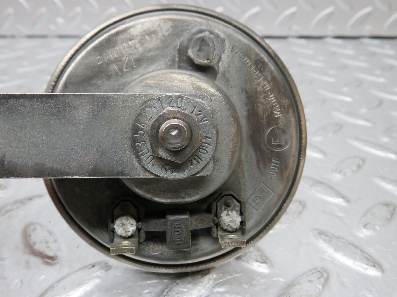 30618 Mercedes-Benz W201 190E 2.0L Horn Hella 002952