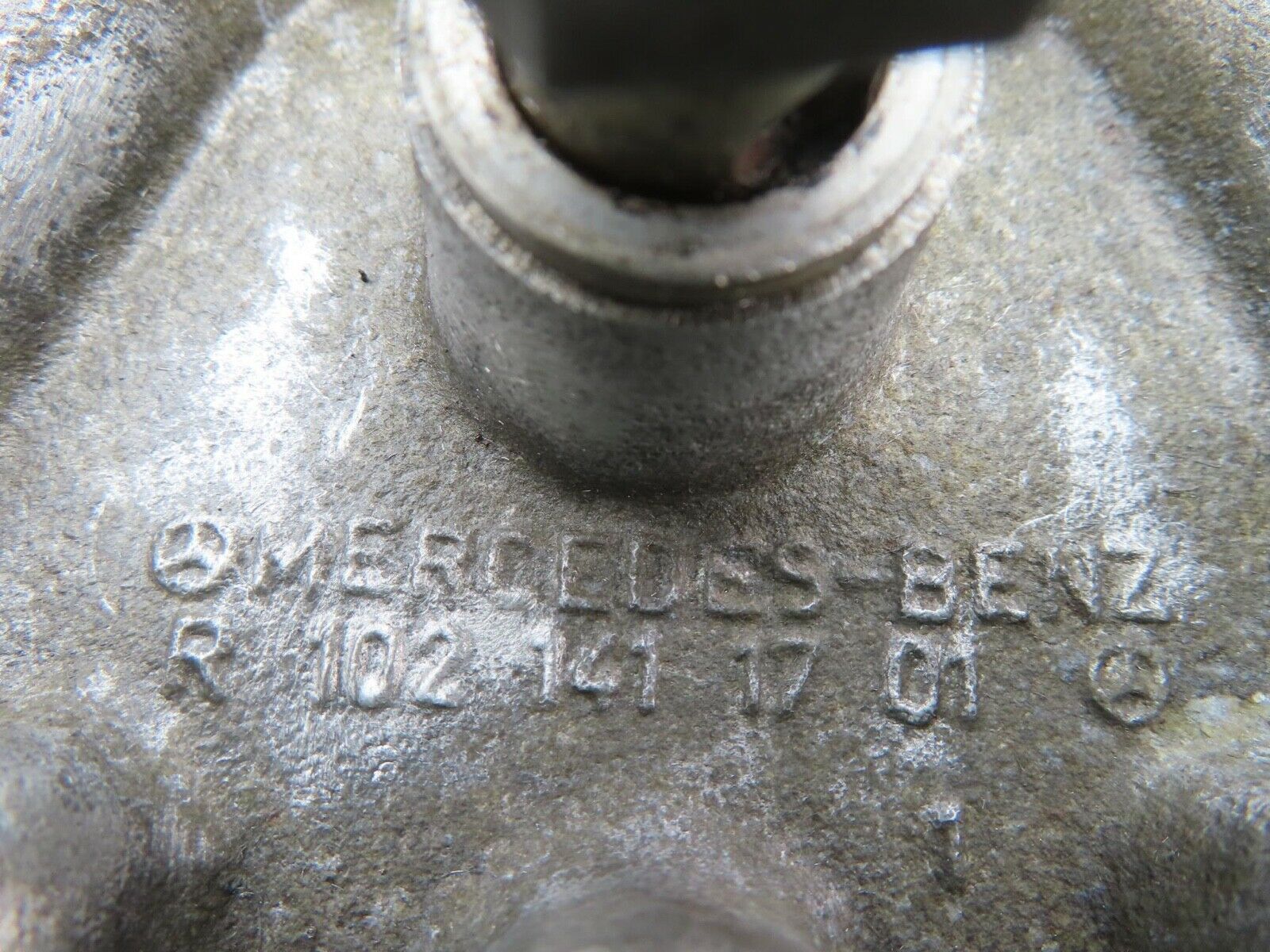 13582 Mercedes-Benz W123 200 Intake Manifold 1021411701