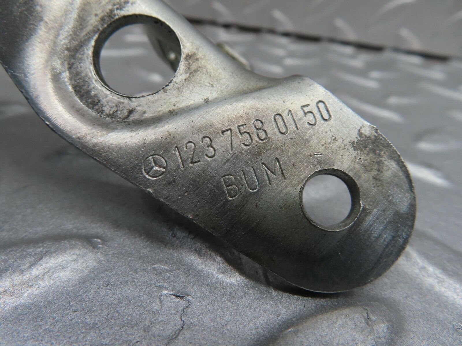 16130 Mercedes-Benz W123 280E Trunk Lock Latch 1237580150