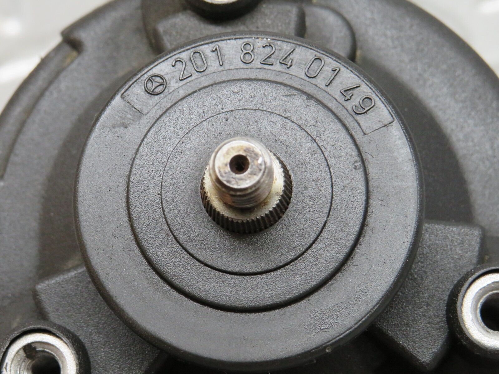 29048 Mercedes-Benz C124 320CE Coupe Wiper Motor Bosch 0390241425 with cover