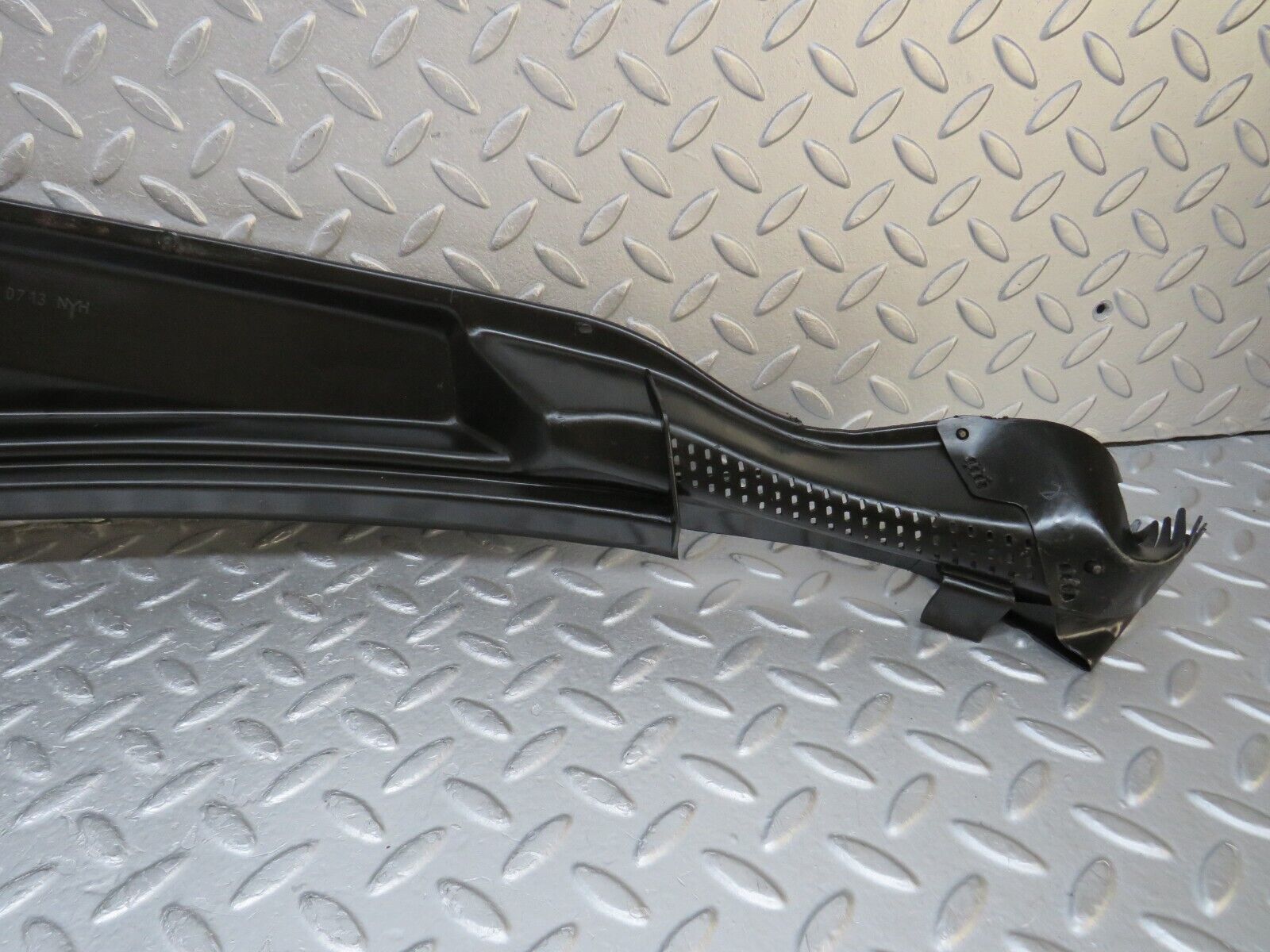 37031 Mercedes-Benz C126 420SEC Coupe Water Drain 1268300813 1268300713