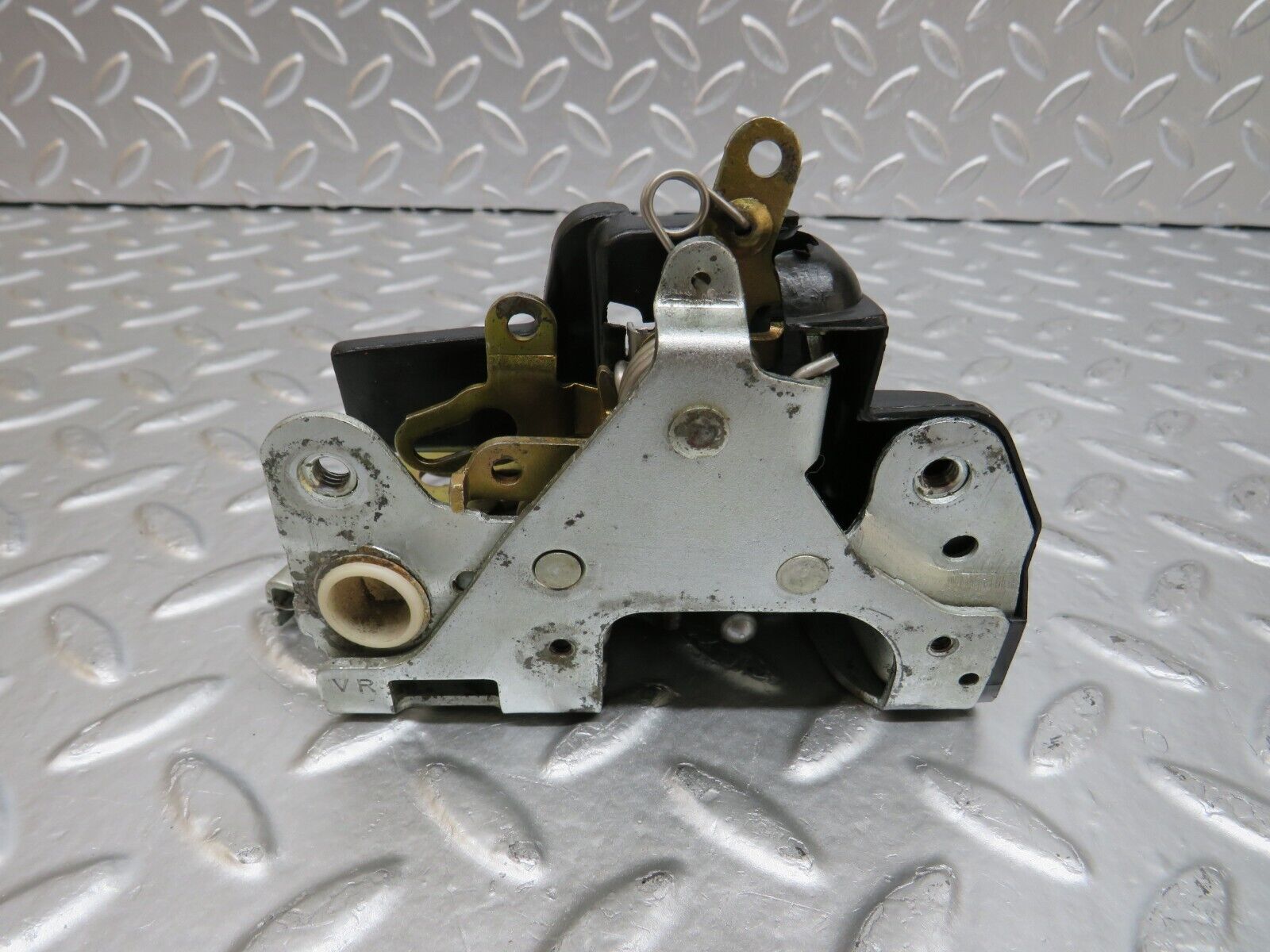 25457 Mercedes-Benz W123 200 Front Right Door Lock Mechanism 1237230208