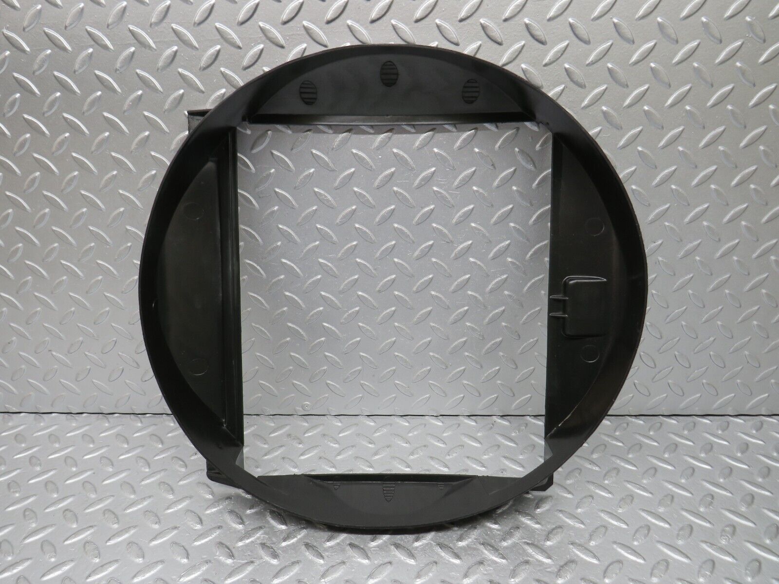 36653 Mercedes-Benz W201 190E 2.0L Engine Fan Shroud 2015050755