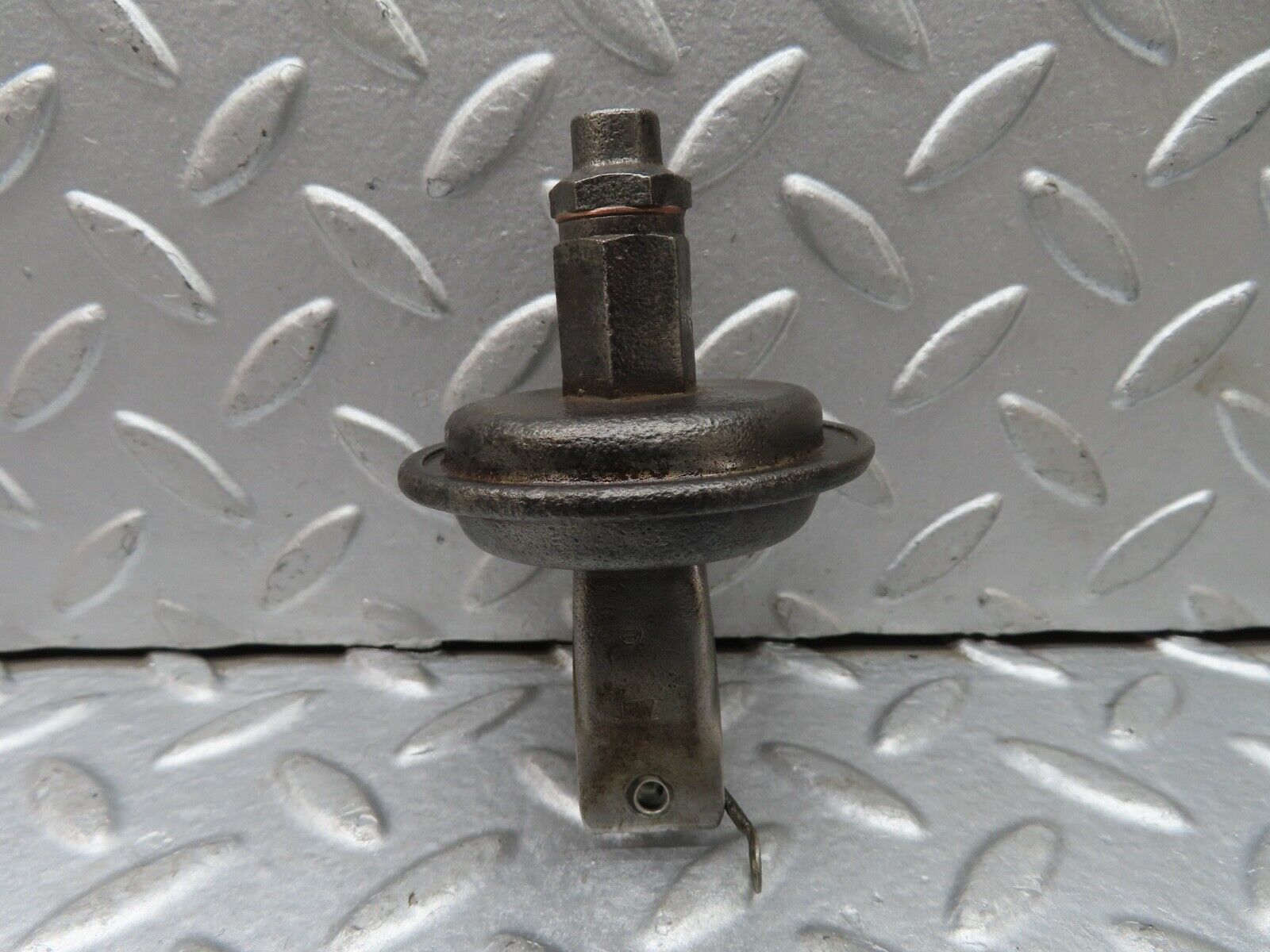 18574 Mercedes-Benz W136 170V Ignition Distributor Vacuum Control Valve