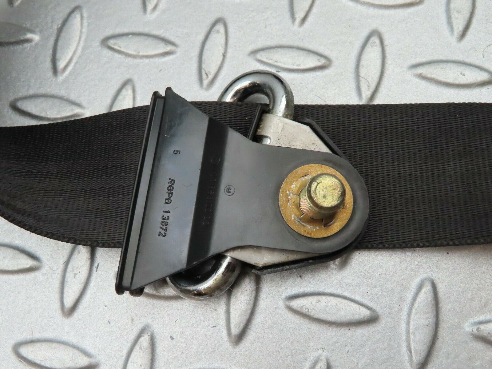 3903 Mercedes-Benz S123 200T Wagon Front Left Seat Belt 1238604186