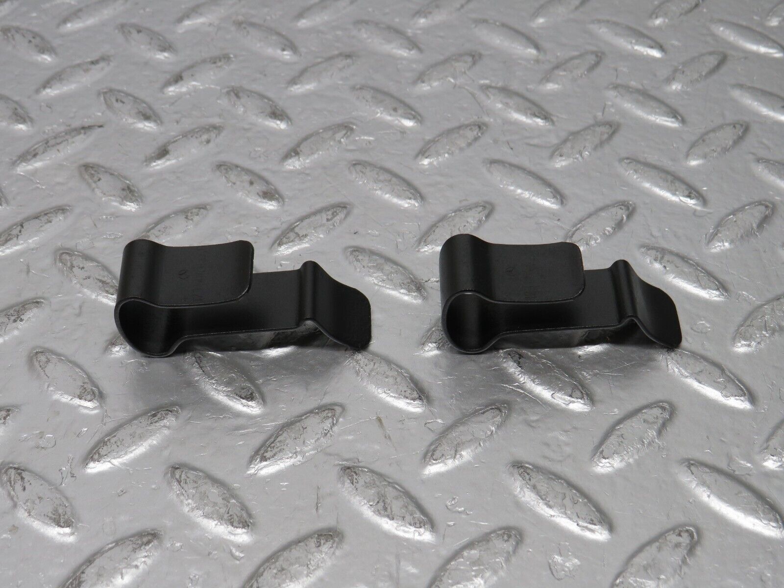 31116 Mercedes-Benz W123 200D Radiator Fan Shroud Cover Holder 1235040346