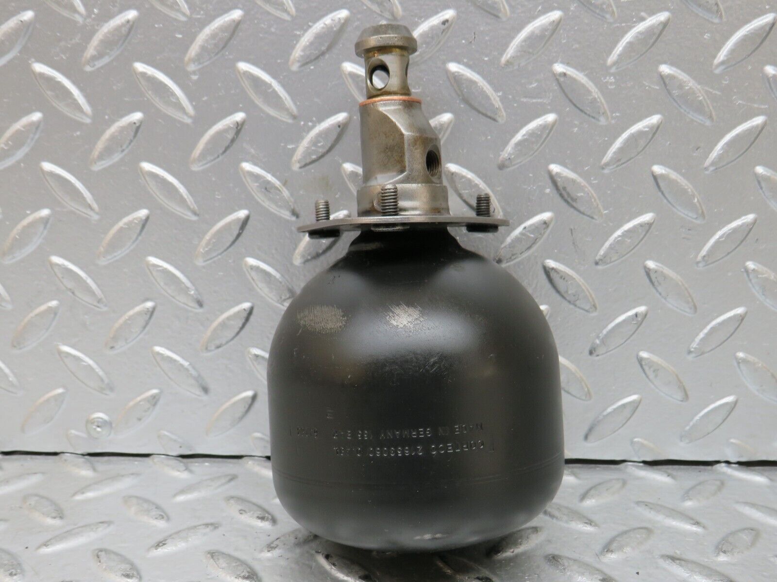 27646 Mercedes-Benz S124 300TE Wagon Rear Suspension Sphere 216530060