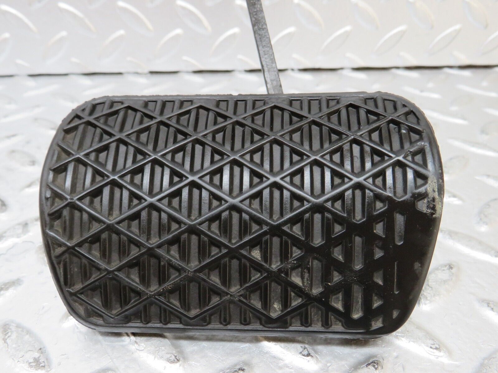 26584 Mercedes-Benz C124 220CE Coupe Brake Pedal 1232910082