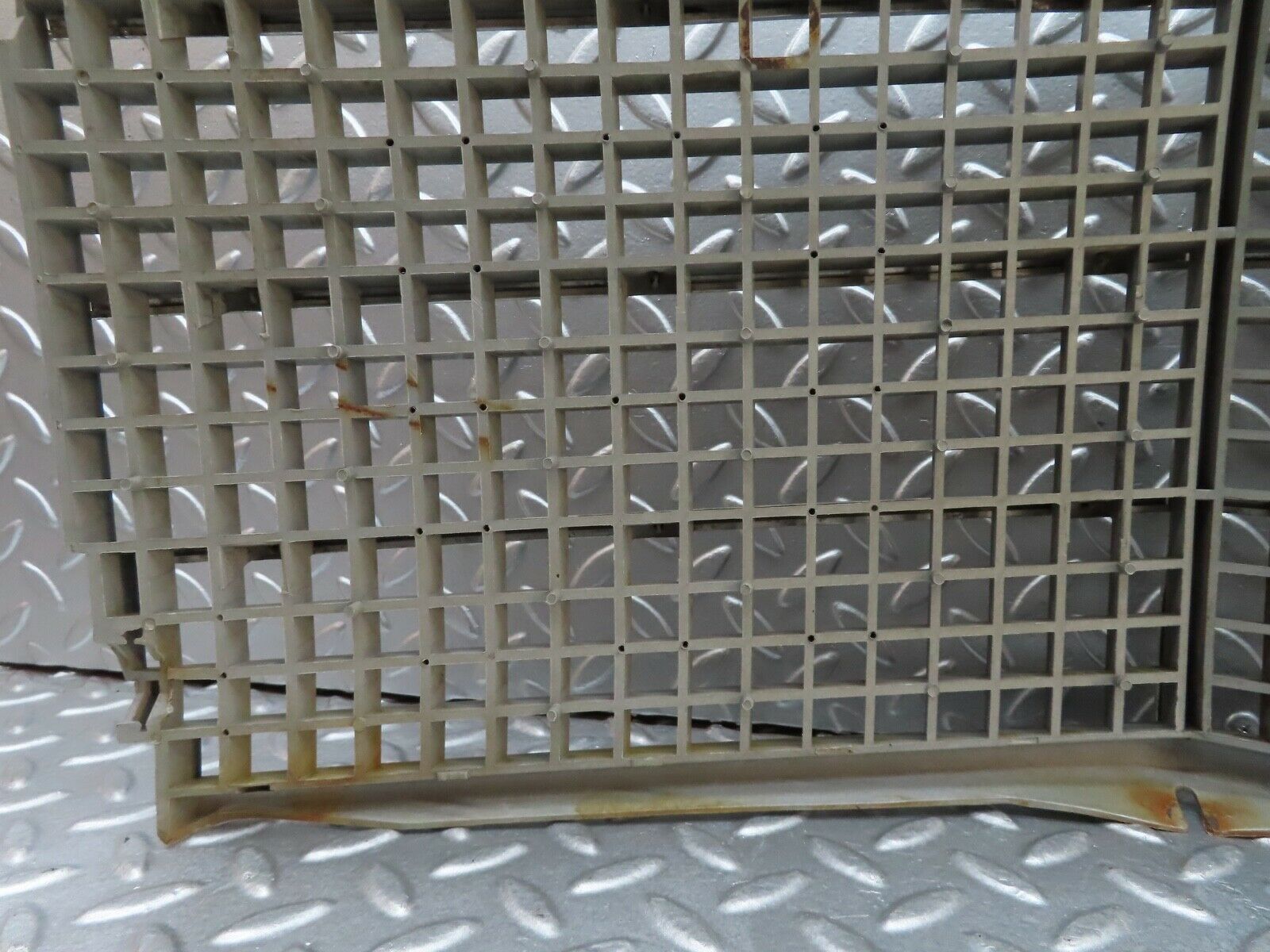 20481 Mercedes-Benz W114 280CE Coupe Bonnet Grill