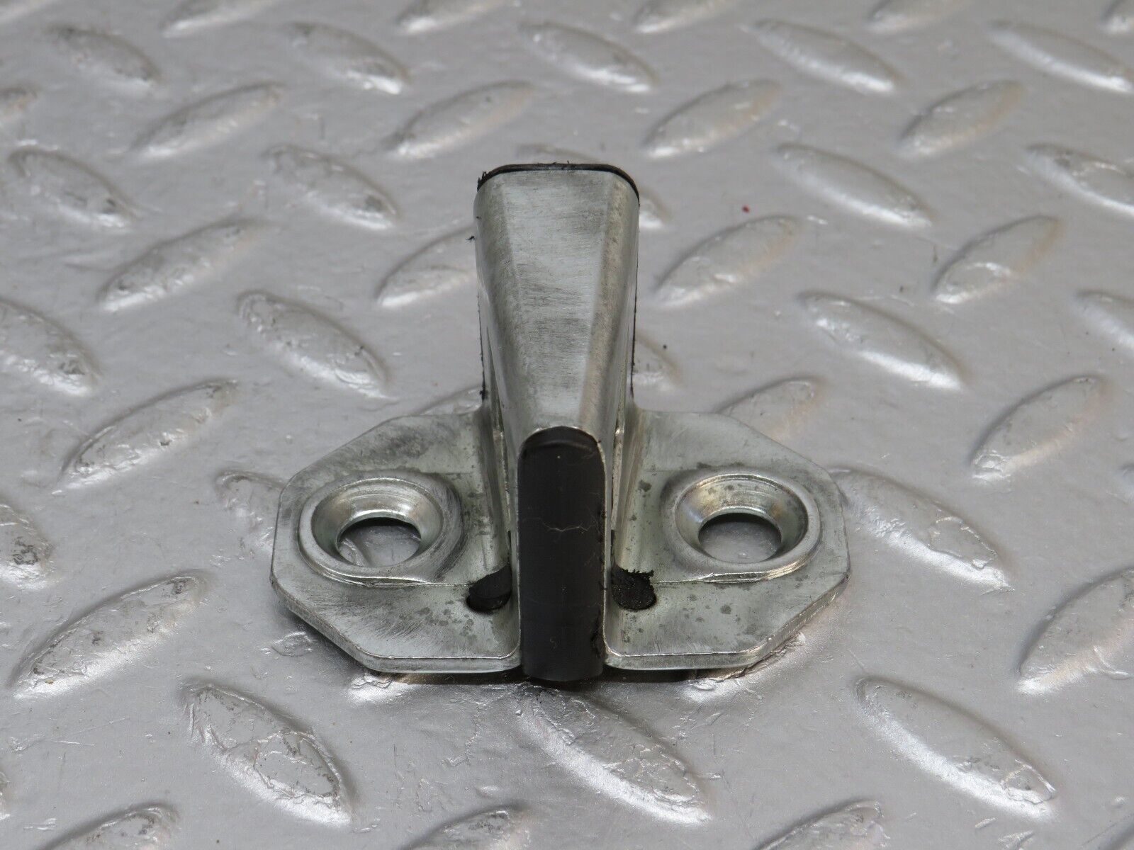 33375 Mercedes-Benz W202 C180 Door Lock Latch