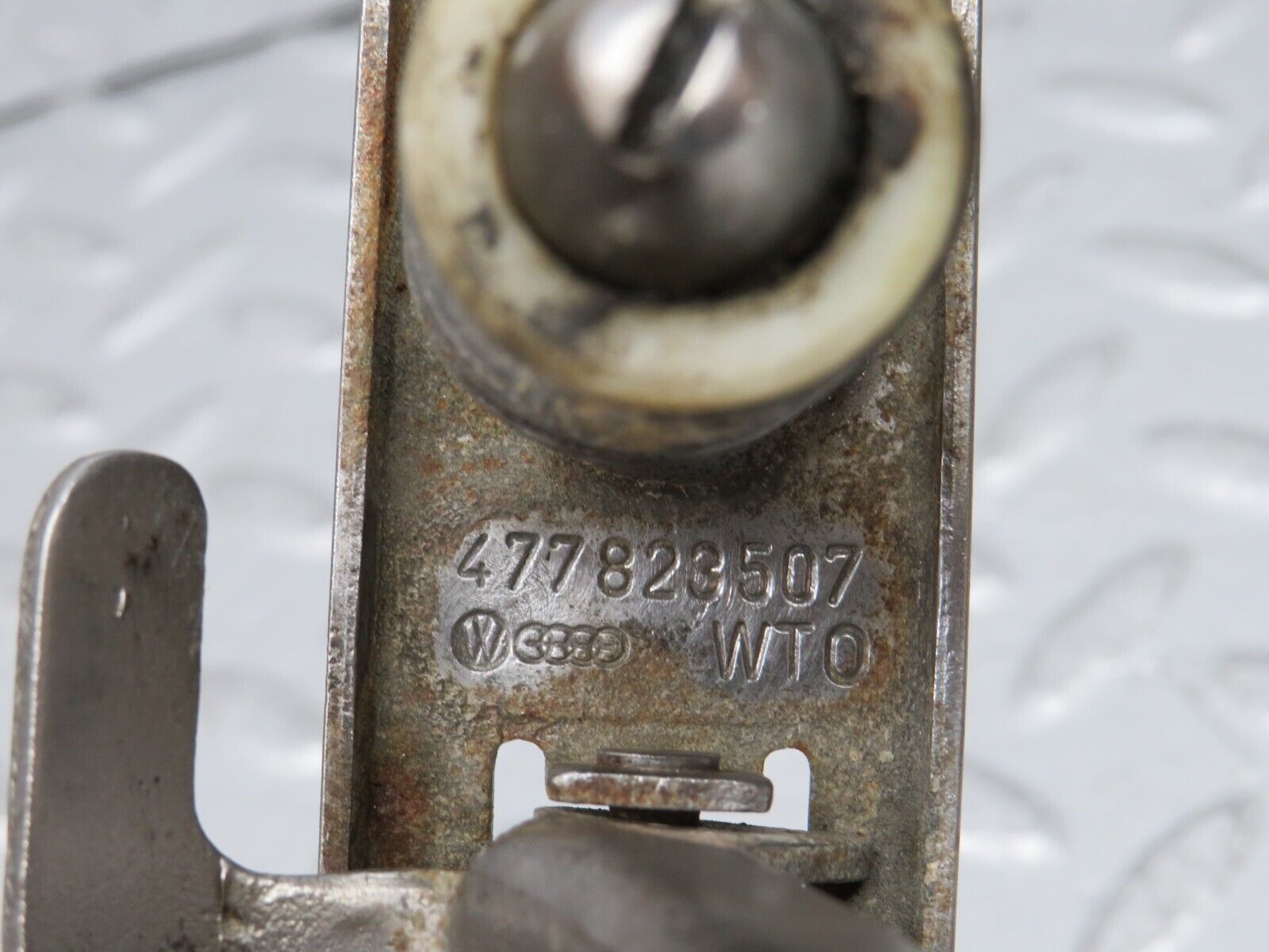 29986 Porsche 924 Bonnet Lock Latch 477823507