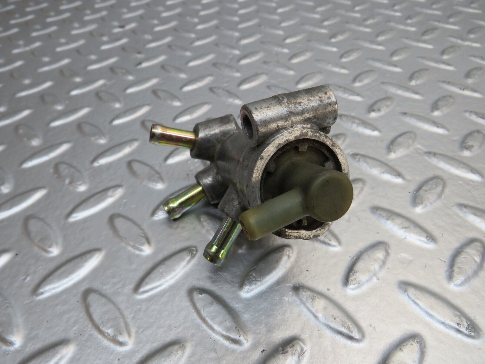 25393 Mercedes-Benz W201 190D Fuel Thermostat 6010700126