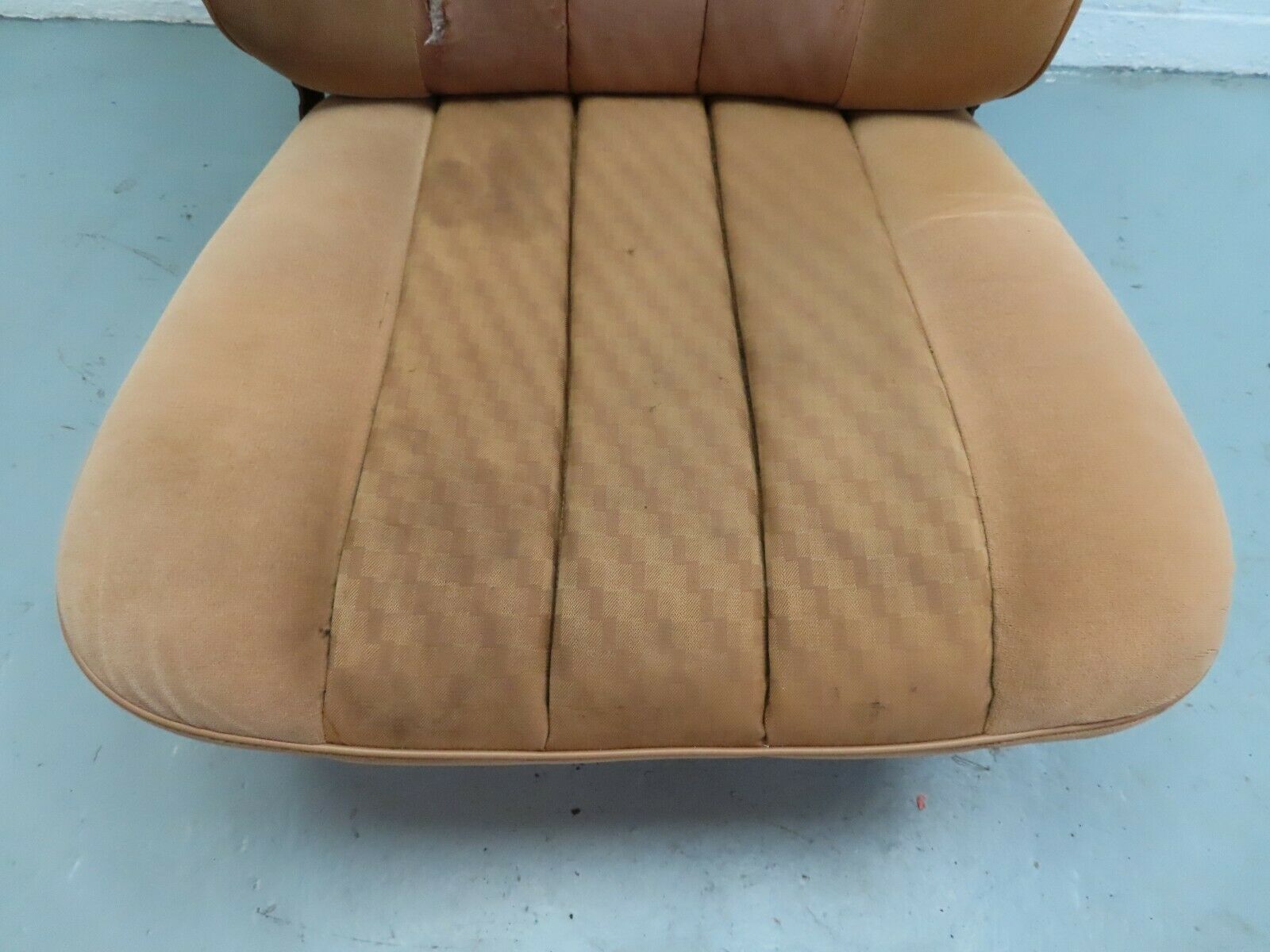 6321 Mercedes-Benz W126 380SE Front Right Seat Driver Seat Palomino