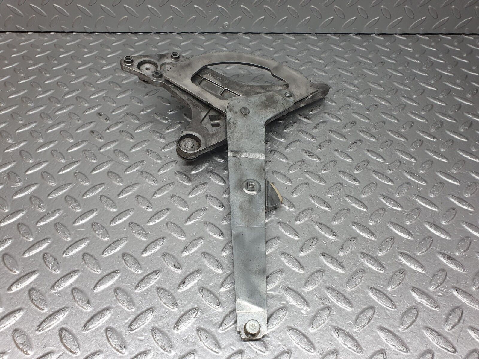 40974 Mercedes-Benz W126 300SE Rear Left Door Window Regulator 1267350111