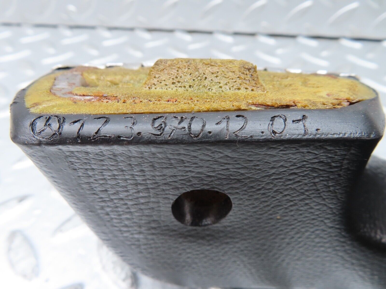 30991 Mercedes-Benz W123 200D Interior Door Handle Right 1239701201